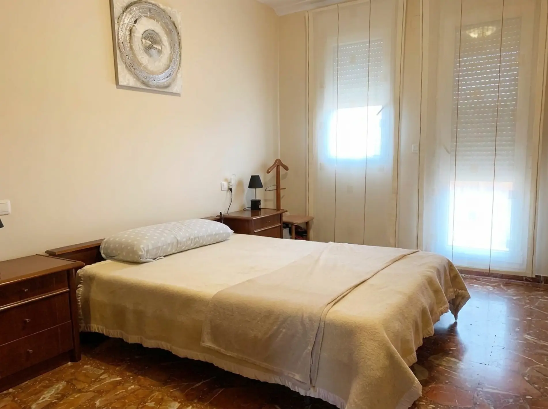 Dormitorio doble con armario empotrado