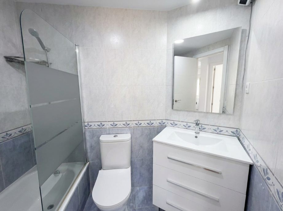 Segundo baño completo con bañera